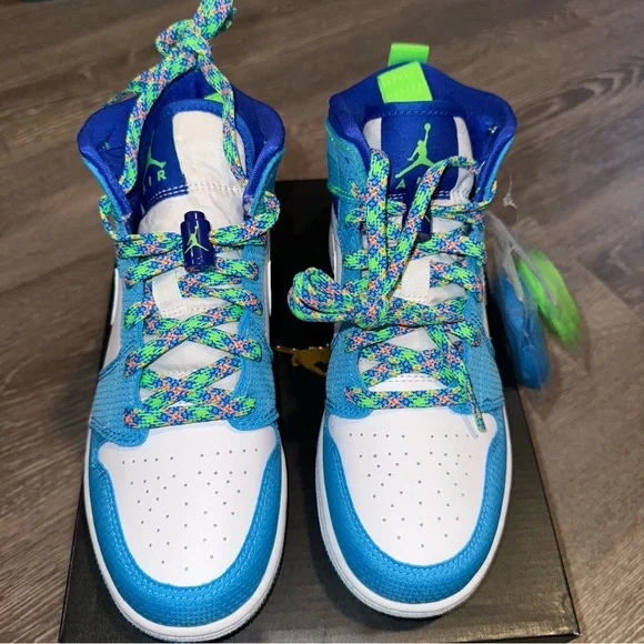 Nike Air Jordan 1 Mid SE GS 'Sprite' Size 4.5Y - Picture 1 of 7